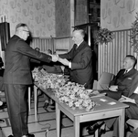 841371 Afbeelding van de afscheidsreceptie van president-directeur dr. ir. F.Q. den Hollander van N.S. in de ...